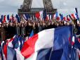 Французи пробуджуються: Громадяни стоять у довжелезних чергах, щоб проголосувати (відео)