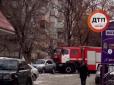 Поруч зі своєю мамою та малою дитиною: У Києві повісилася молода жінка