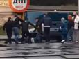 Коли люди як звірі... У Києві водія трамваю сильно побили через вимогу до пасажирів надіти маски