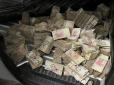 Українець намагався перевезти через кордон 9 млн купюрами по 100 грн, але щось пішло не так (фото)